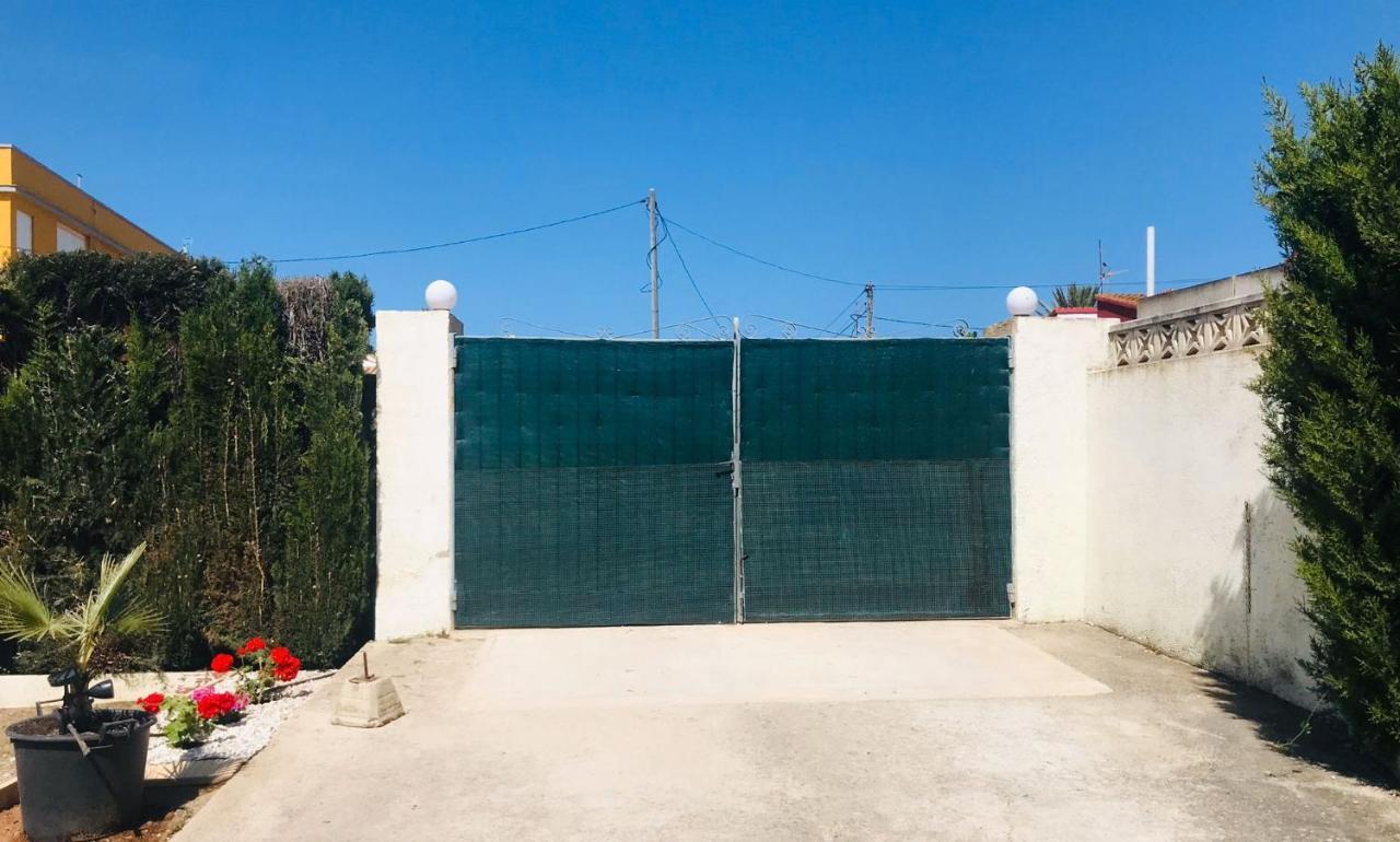 منزل الضيف Les Deveses  في The House المظهر الخارجي الصورة