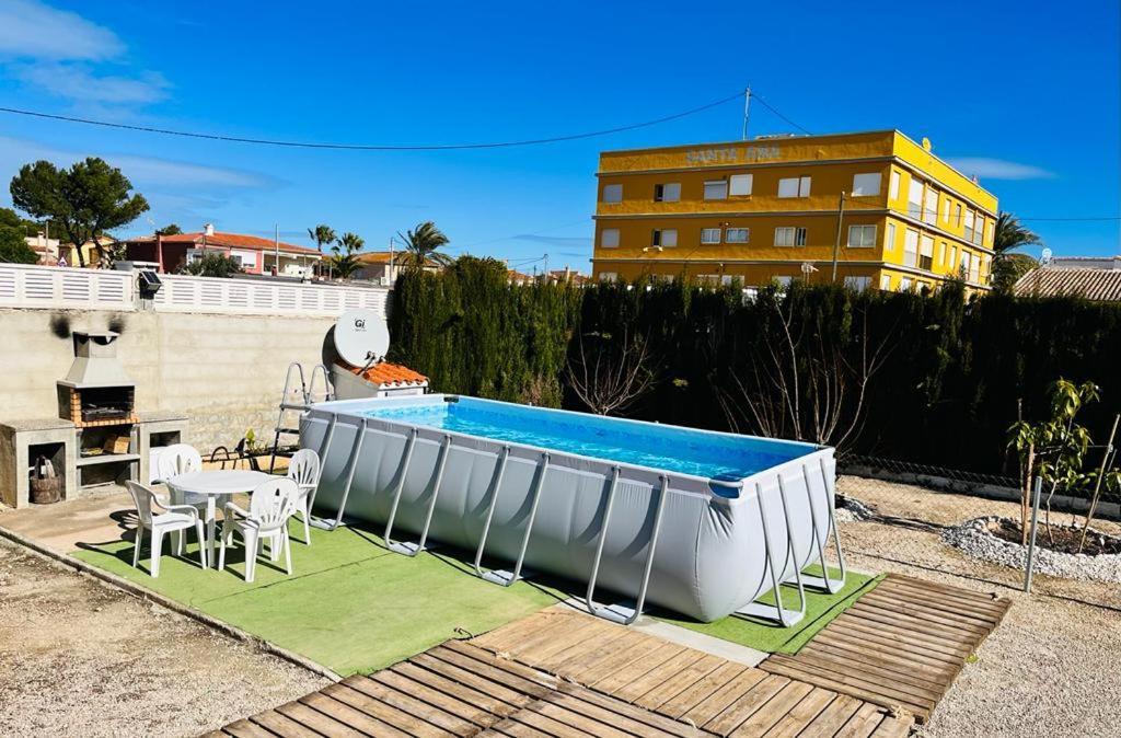 منزل الضيف Les Deveses  في The House المظهر الخارجي الصورة