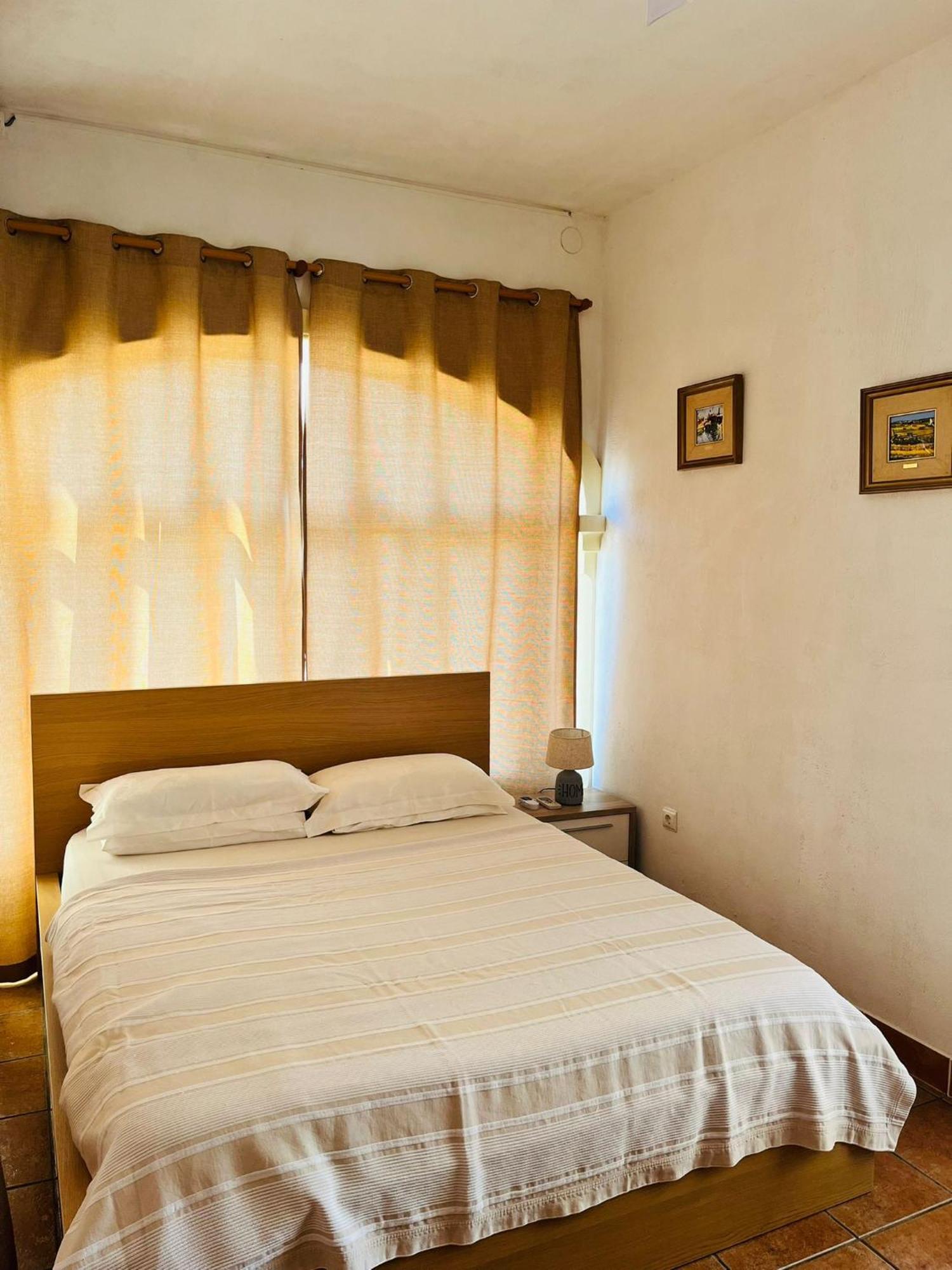 منزل الضيف Les Deveses  في The House المظهر الخارجي الصورة