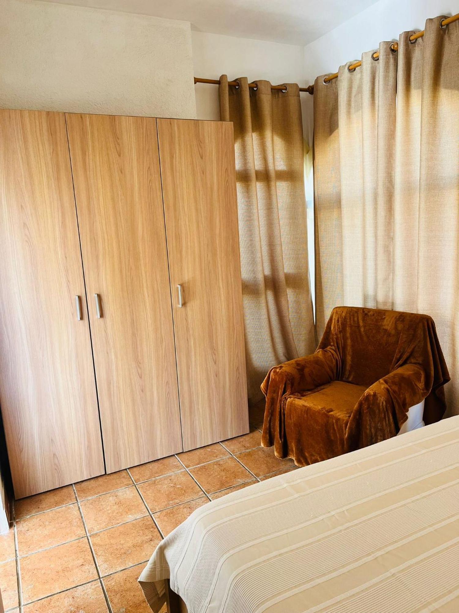 منزل الضيف Les Deveses  في The House المظهر الخارجي الصورة