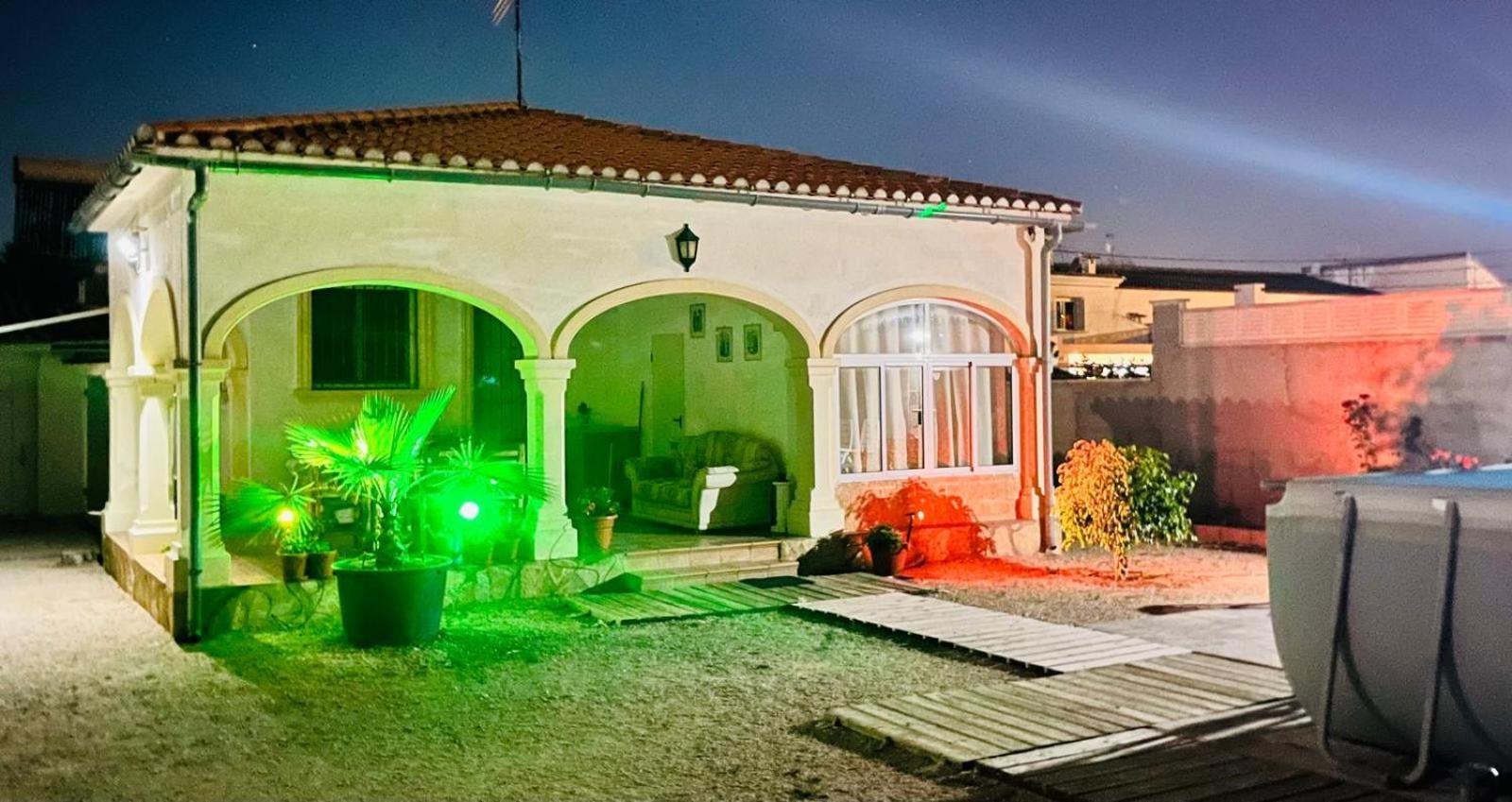 منزل الضيف Les Deveses  في The House المظهر الخارجي الصورة