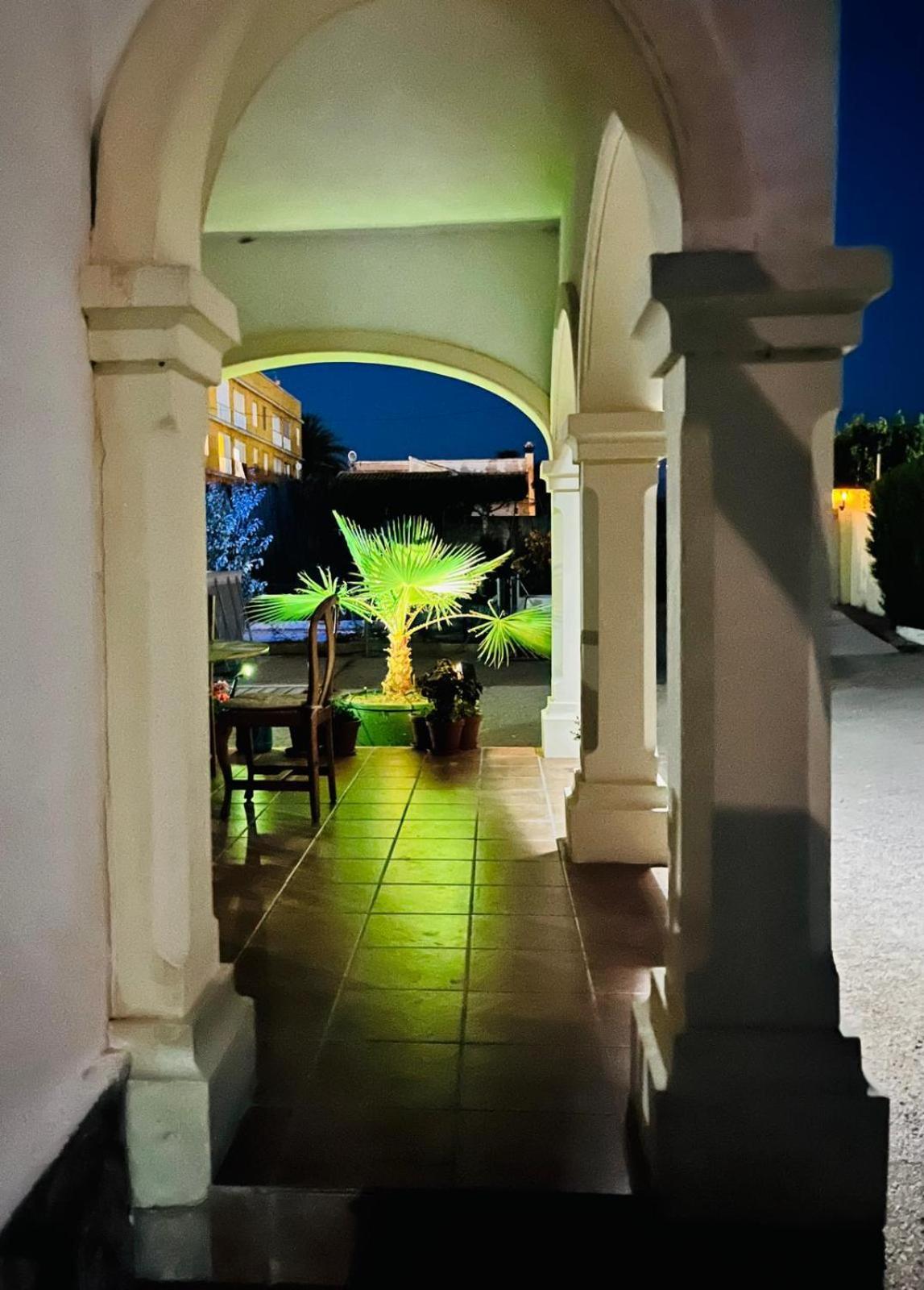 منزل الضيف Les Deveses  في The House المظهر الخارجي الصورة